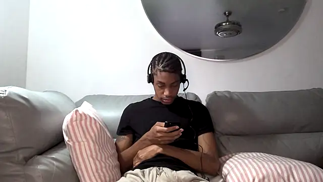 Snapshot of Skinnyblackman chatting on October 2025 10:07:01 PM Skinnyblackman online show from October 2025 10:07:01 PM