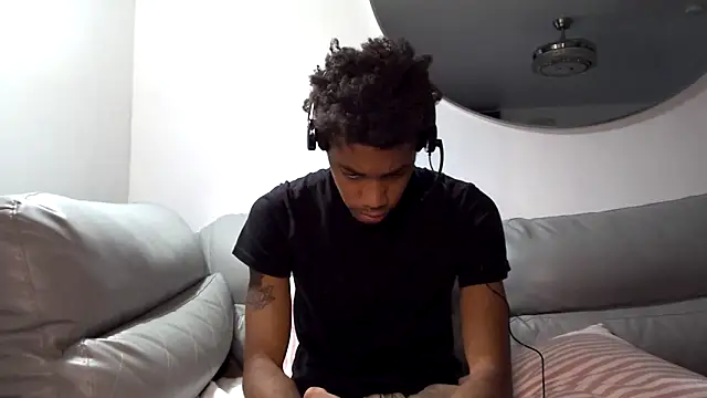 Snapshot of Skinnyblackman chatting on October 2025 10:19:01 PM Skinnyblackman online show from October 2025 10:19:01 PM