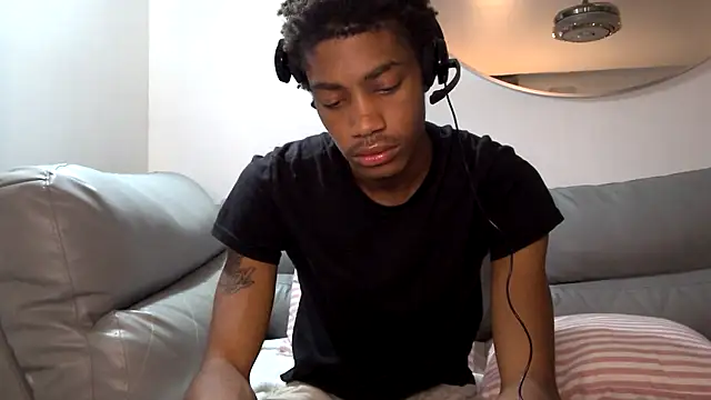 Snapshot of Skinnyblackman chatting on October 2025 10:42:01 PM Skinnyblackman online show from October 2025 10:42:01 PM