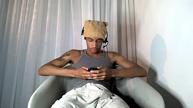 Snapshot of Skinnyblackman chatting on October 2025 01:20:02 AM Skinnyblackman online show from October 2025 01:20:02 AM