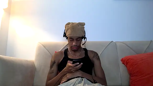 Snapshot of Skinnyblackman chatting on November 2025 01:27:01 AM Skinnyblackman online show from November 2025 01:27:01 AM