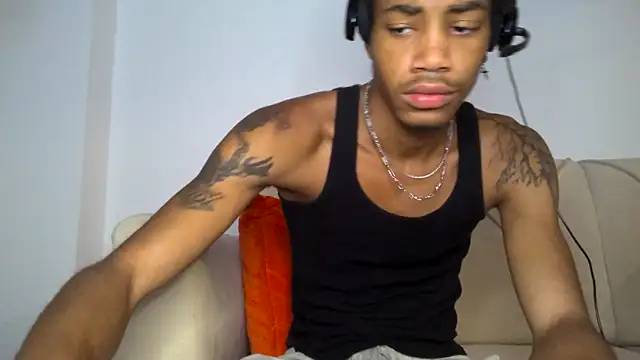 Snapshot of Skinnyblackman chatting on November 2025 03:37:02 AM Skinnyblackman online show from November 2025 03:37:02 AM