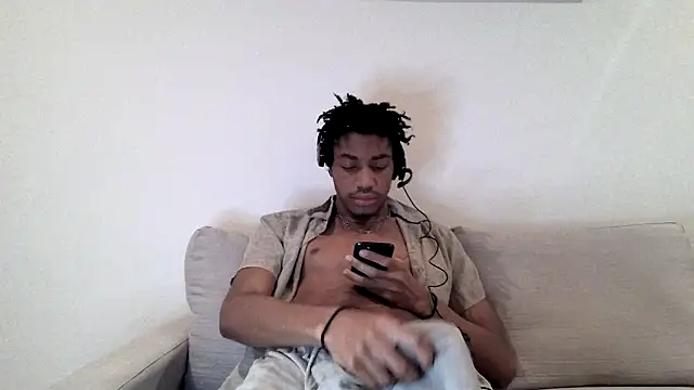 Snapshot of Skinnyblackman chatting on February 2026 04:18:02 AM Skinnyblackman online show from February 2026 04:18:02 AM