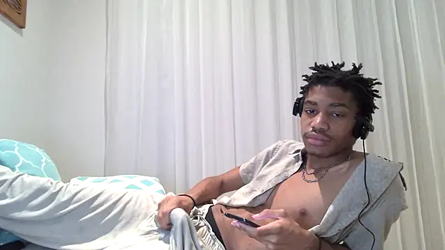 Snapshot of Skinnyblackman chatting on February 2026 03:22:01 AM Skinnyblackman online show from February 2026 03:22:01 AM