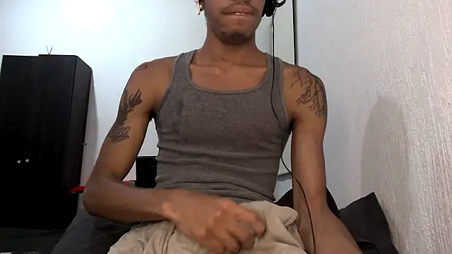 Snapshot of Skinnyblackman chatting on March 2026 04:40:02 AM Skinnyblackman online show from March 2026 04:40:02 AM