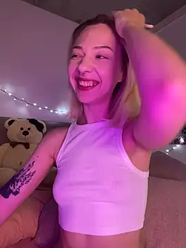 Snapshot of _urbestie_ chatting on June 2026 10:03:02 PM urbestie online show from June 2026 10:03:02 PM