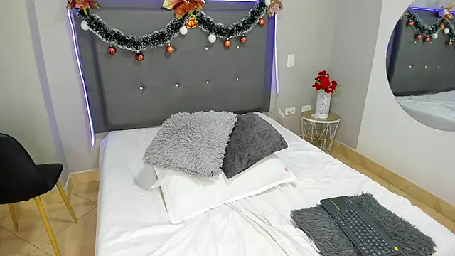 Snapshot of emma_lye chatting on December 2024 03:05:02 AM emma lye online show from December 2024 03:05:02 AM