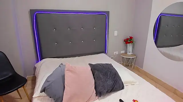 Snapshot of emma_lye chatting on February 2025 09:14:01 PM emma lye online show from February 2025 09:14:01 PM