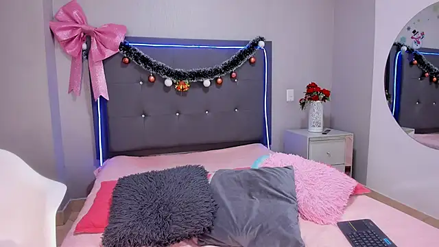 emma lye online show from December 2025 08:48:01 PM