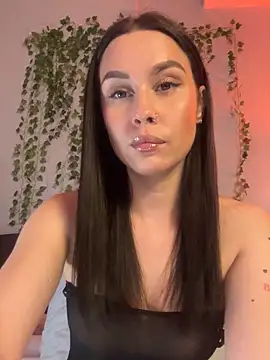 Snapshot of MiaNell chatting on October 2025 09:59:01 PM MiaNell online show from October 2025 09:59:01 PM