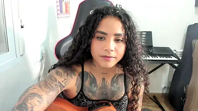 Snapshot of Ama_music chatting on April 2026 01:15:01 PM Ama music online show from April 2026 01:15:01 PM