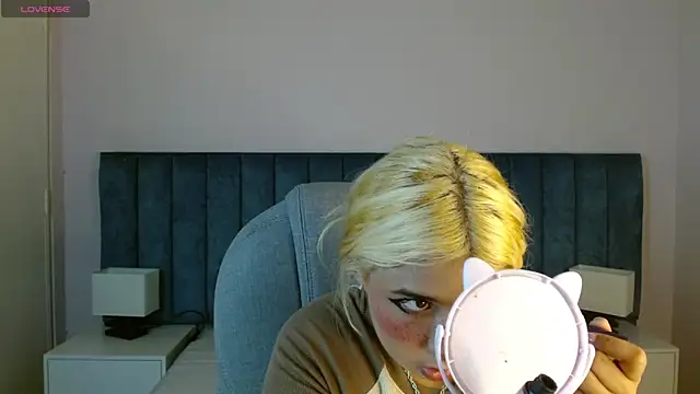 Snapshot of april_bunnyy chatting on March 2025 06:29:01 PM april bunnyy online show from March 2025 06:29:01 PM