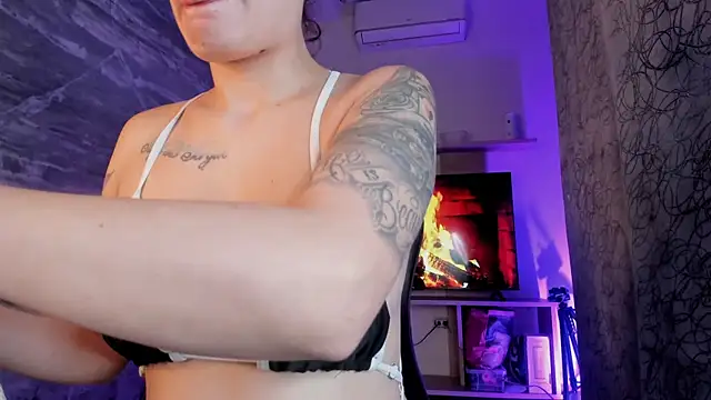 Snapshot of Melany_Luv chatting on March 2026 10:20:01 PM Melany Luv online show from March 2026 10:20:01 PM