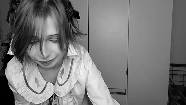 Snapshot of Moon_Lollie_ chatting on November 2025 11:04:02 PM Moon Lollie online show from November 2025 11:04:02 PM