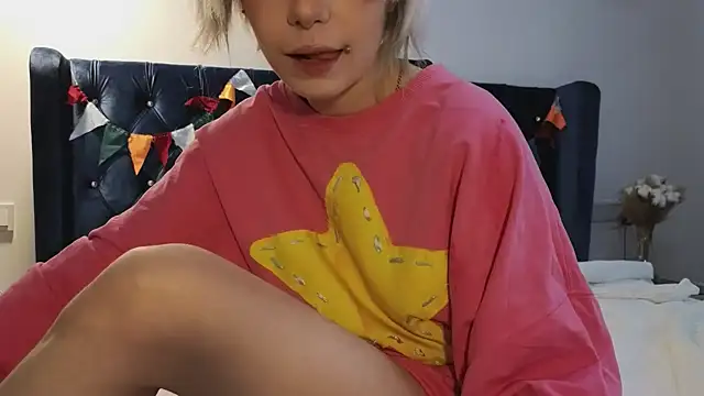 Snapshot of Moon_Lollie_ chatting on January 2026 08:08:02 AM Moon Lollie online show from January 2026 08:08:02 AM