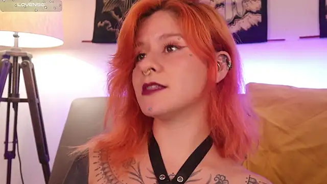 Snapshot of Daarlene chatting on September 2025 09:28:02 PM Daarlene online show from September 2025 09:28:02 PM