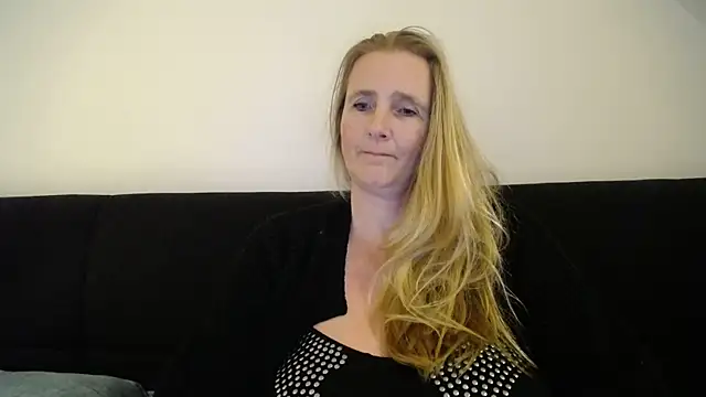 XXNikkie online show from December 2024 07:38:02 PM