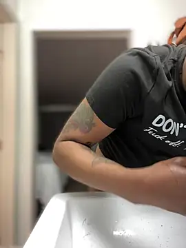 PrettyGal Tingz online show from February 2025 04:04:01 PM