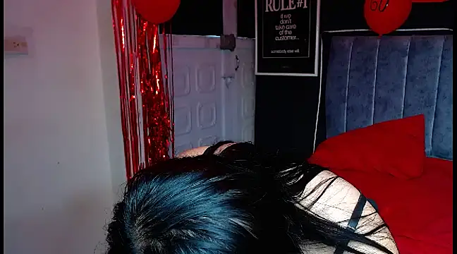 Snapshot of Violettasquirt chatting on February 2025 06:20:01 PM Violettasquirt online show from February 2025 06:20:01 PM