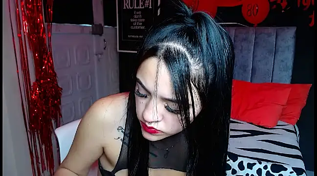 Snapshot of Violettasquirt chatting on March 2025 06:41:02 PM Violettasquirt online show from March 2025 06:41:02 PM
