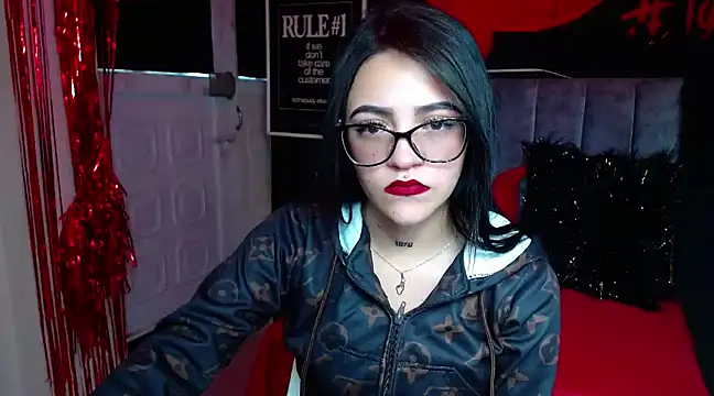Snapshot of Violettasquirt chatting on March 2025 01:50:02 PM Violettasquirt online show from March 2025 01:50:02 PM