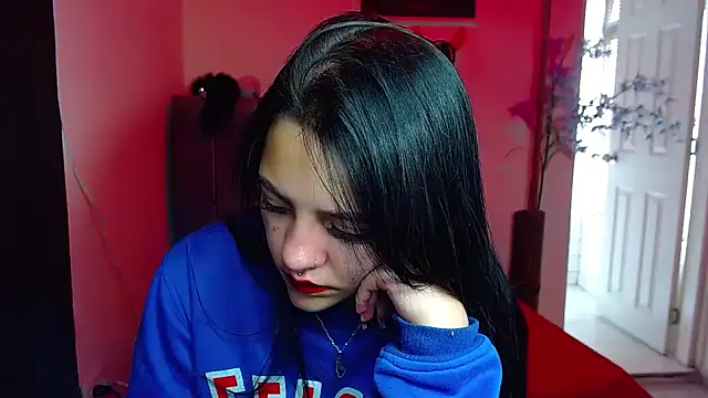 Snapshot of Violettasquirt chatting on September 2025 03:44:01 PM Violettasquirt online show from September 2025 03:44:01 PM