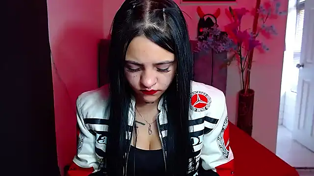 Snapshot of Violettasquirt chatting on September 2025 01:33:01 PM Violettasquirt online show from September 2025 01:33:01 PM