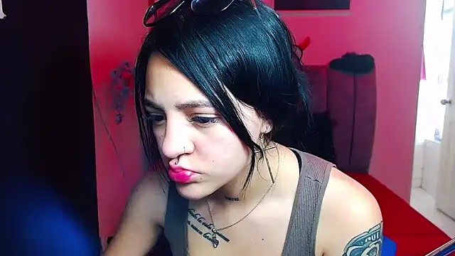 Snapshot of Violettasquirt chatting on September 2025 03:04:01 PM Violettasquirt online show from September 2025 03:04:01 PM