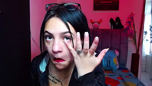 Snapshot of Violettasquirt chatting on October 2025 01:20:01 PM Violettasquirt online show from October 2025 01:20:01 PM