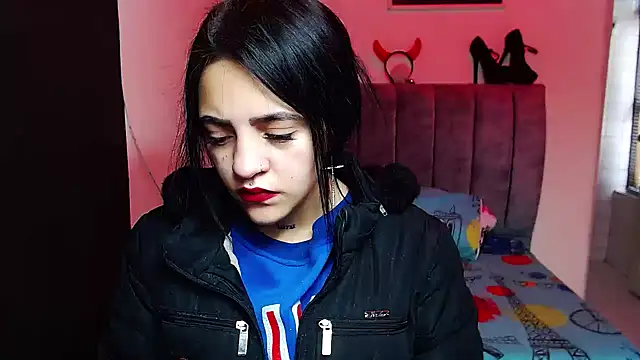 Snapshot of Violettasquirt chatting on October 2025 01:20:01 PM Violettasquirt online show from October 2025 01:20:01 PM