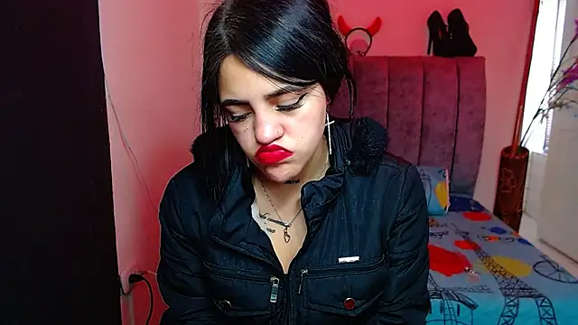 Snapshot of Violettasquirt chatting on October 2025 01:44:01 PM Violettasquirt online show from October 2025 01:44:01 PM