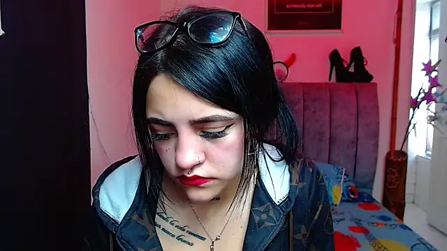 Snapshot of Violettasquirt chatting on October 2025 01:34:01 PM Violettasquirt online show from October 2025 01:34:01 PM