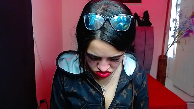 Snapshot of Violettasquirt chatting on October 2025 01:34:02 PM Violettasquirt online show from October 2025 01:34:02 PM