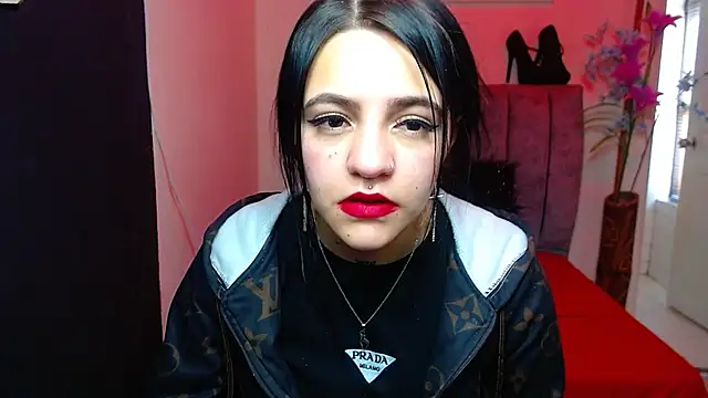 Snapshot of Violettasquirt chatting on October 2025 01:33:02 PM Violettasquirt online show from October 2025 01:33:02 PM