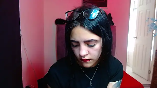 Snapshot of Violettasquirt chatting on October 2025 03:33:02 PM Violettasquirt online show from October 2025 03:33:02 PM