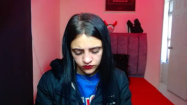 Snapshot of Violettasquirt chatting on October 2025 01:18:02 PM Violettasquirt online show from October 2025 01:18:02 PM