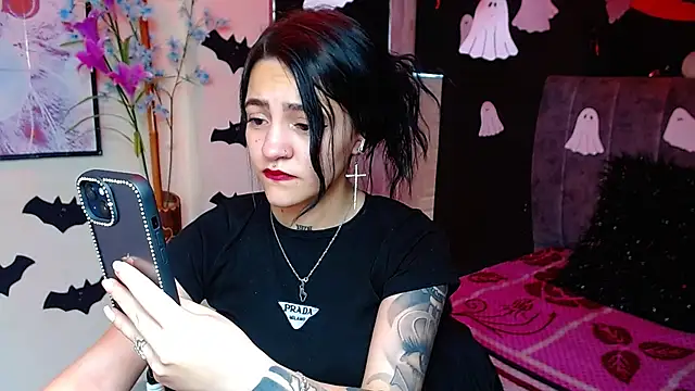 Snapshot of Violettasquirt chatting on October 2025 02:10:01 PM Violettasquirt online show from October 2025 02:10:01 PM