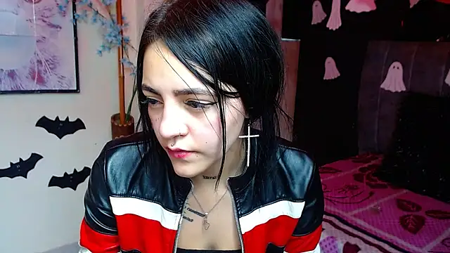 Snapshot of Violettasquirt chatting on October 2025 07:15:02 PM Violettasquirt online show from October 2025 07:15:02 PM