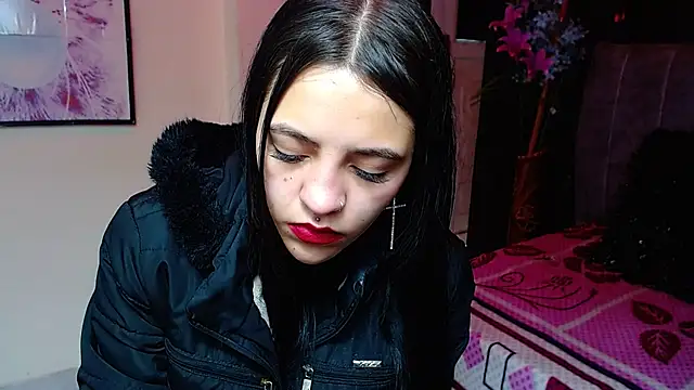 Snapshot of Violettasquirt chatting on November 2025 02:18:02 PM Violettasquirt online show from November 2025 02:18:02 PM