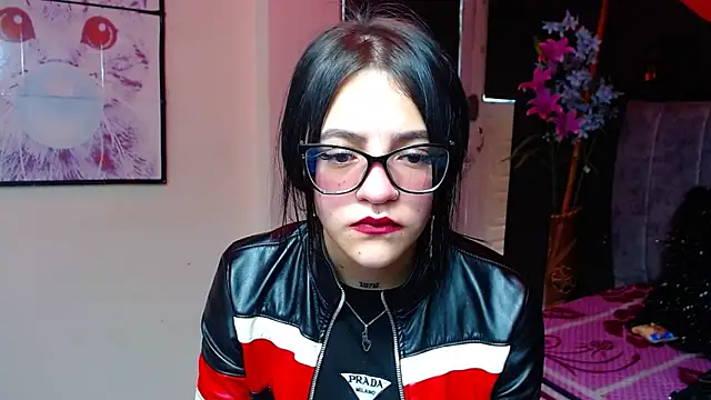 Snapshot of Violettasquirt chatting on November 2025 01:33:02 PM Violettasquirt online show from November 2025 01:33:02 PM