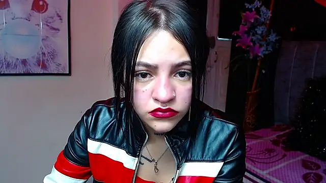 Snapshot of Violettasquirt chatting on November 2025 02:17:01 PM Violettasquirt online show from November 2025 02:17:01 PM