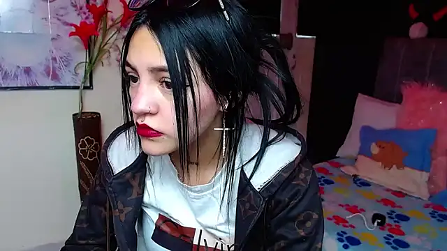 Violettasquirt online show from November 2025 01:22:02 PM