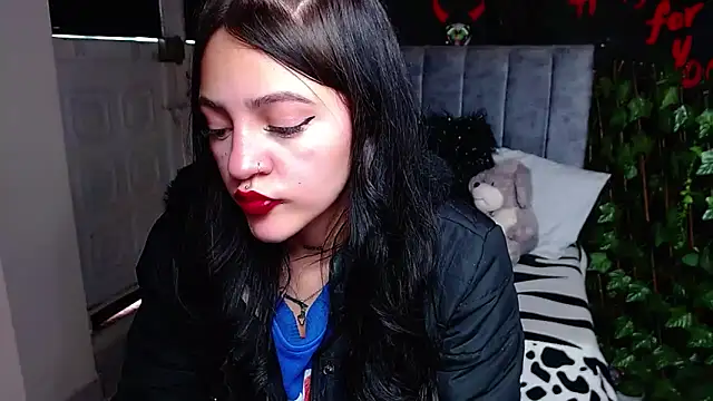 Violettasquirt online show from April 2026 01:39:02 PM