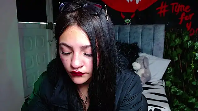 Violettasquirt online show from April 2026 01:34:02 PM