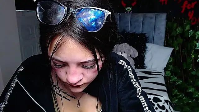 Violettasquirt online show from April 2026 01:46:01 PM