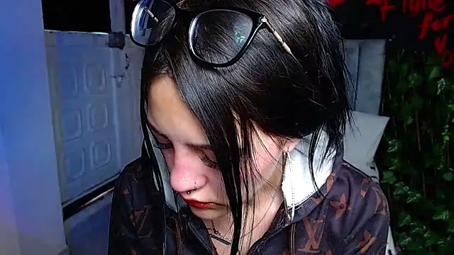 Violettasquirt online show from April 2026 02:43:02 PM