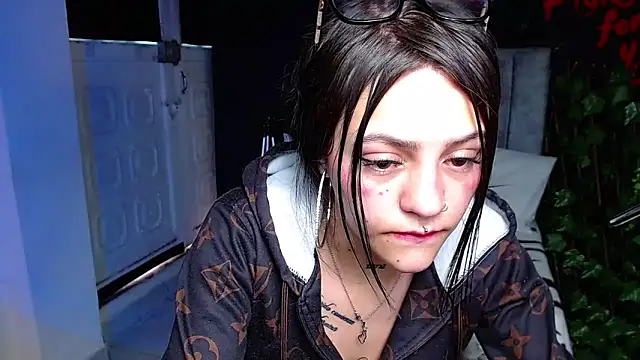 Violettasquirt online show from April 2026 05:30:01 PM