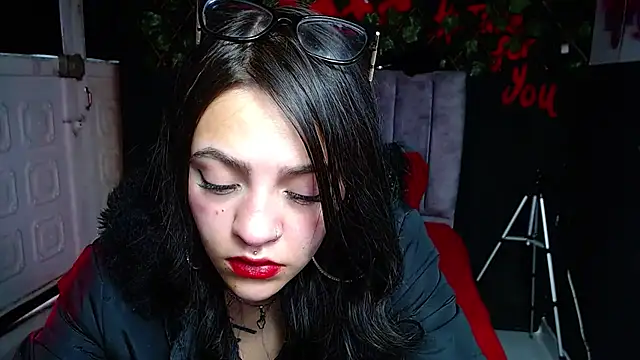 Violettasquirt online show from May 2026 05:18:02 PM