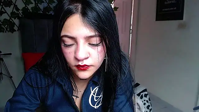 Violettasquirt online show from June 2026 01:32:01 PM