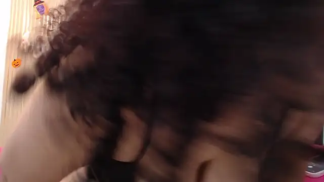 fabiana hot couple online show from October 2025 03:00:01 PM